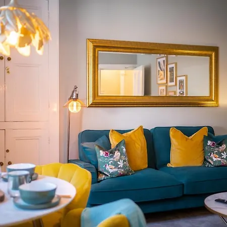 Mulberry Apartment *