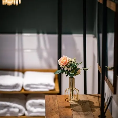 Mulberry Apartment *