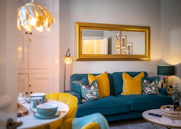 Mulberry Apartment *