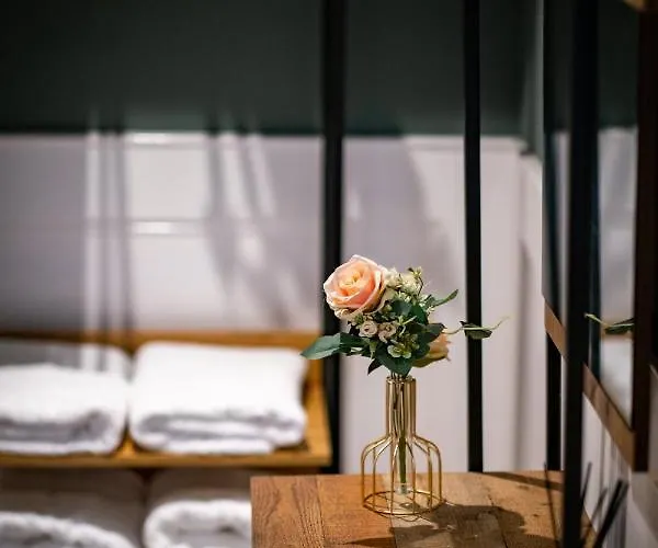 Mulberry Apartment *