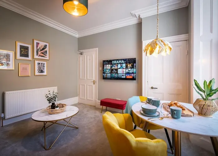 Mulberry Apartment *